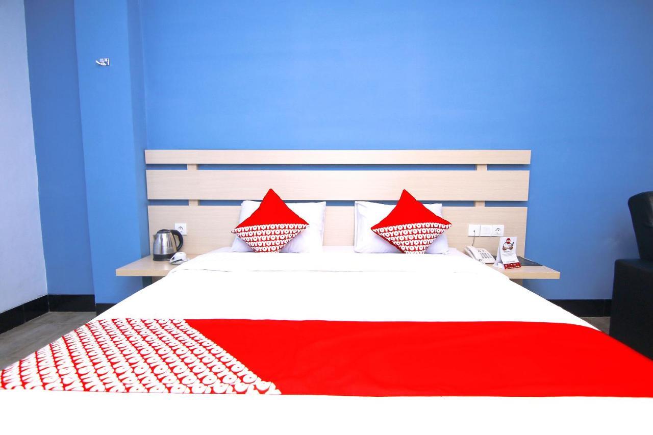 Oyo 592 Budget Hotel By The Harbour 巴东 外观 照片